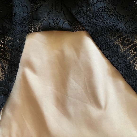 Adrianna Papell Size 6 Dress, Black with a cream color underneath lace, business - Picture 3 of 9